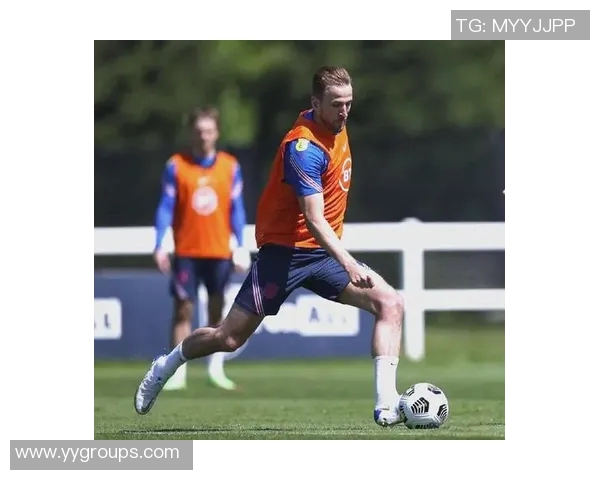 凯恩的传奇之路：从天才少年到足球巨星的成长历程与成就解析