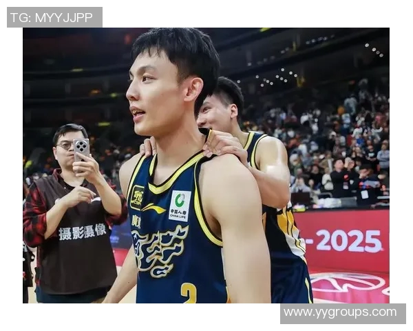 CBA焦点对决广东宏远迎战北京首钢争夺季后赛席位的激烈战斗